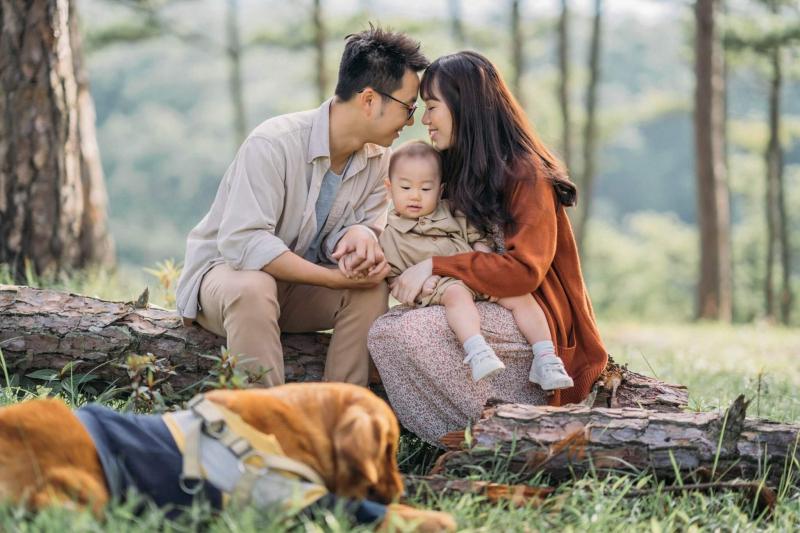 Hãy chỉ nên làm một người cố vấn và bảo vệ con mình từ xa thay vì cứ mãi bảo bọc lấy chún
