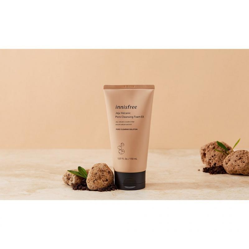 Sữa rửa mặt se khít lỗ chân lông innisfree Volcanic Pore Cleansing Foam Ex