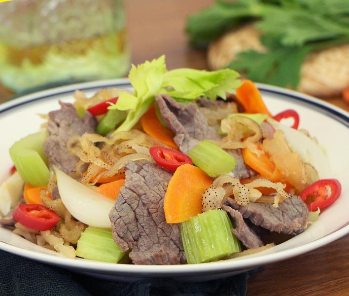 Sứa xào thịt bò.