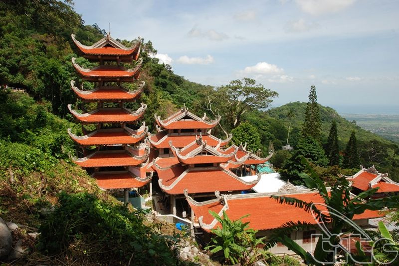 Chùa núi Tà Cú