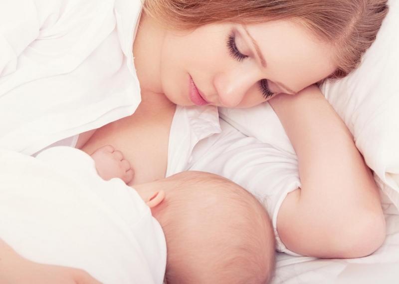 Cho con bú sữa mẹ