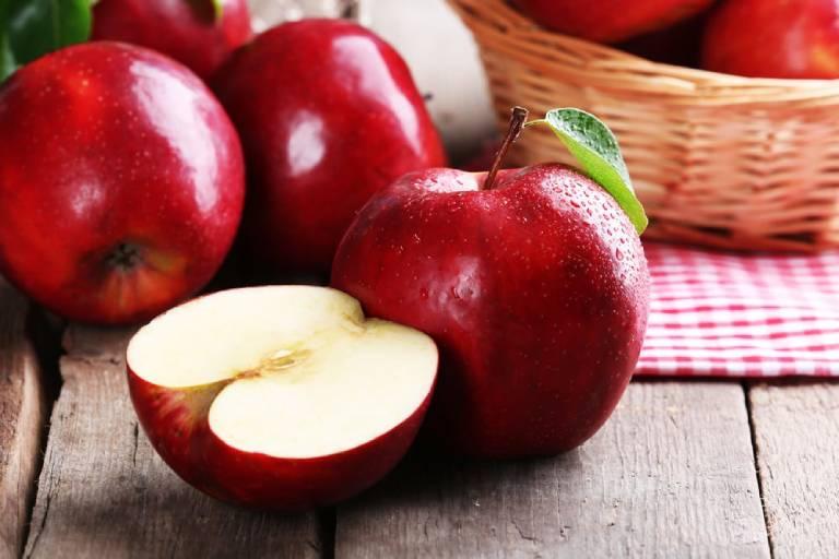 Táo còn sở hữu nguồn vitamin C dồi dào