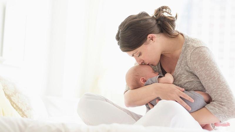 Dấu hiệu áp xe vú sau sinh