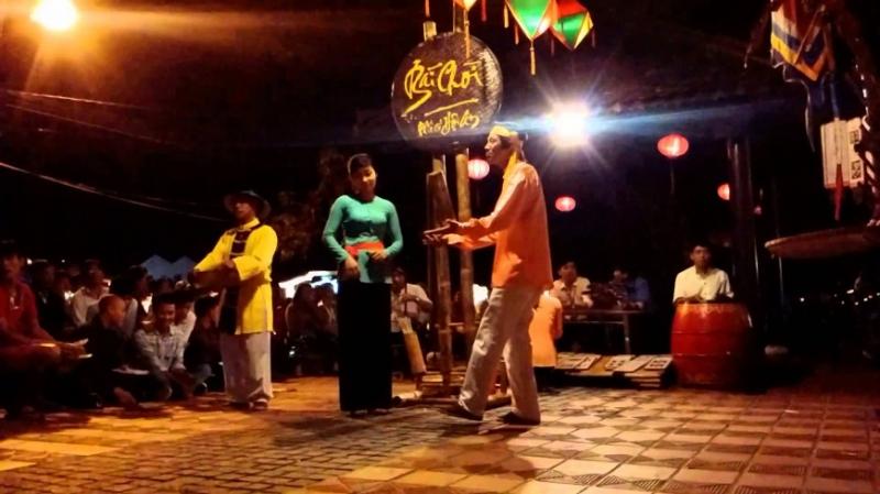 Một trong những hoạt động không thể bỏ qua khi đến Hội An là tham gia chơi bài chòi