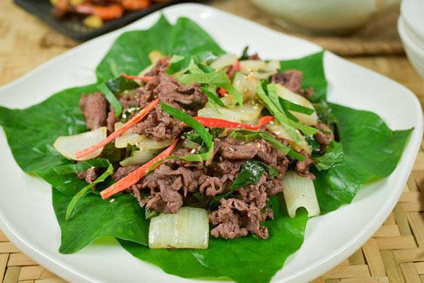 Thịt đà điểu xào lá lốt