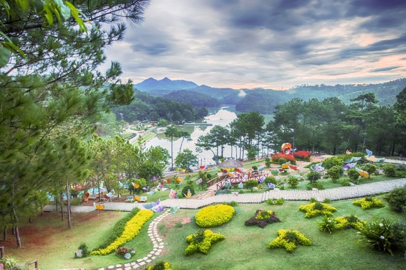 Thung lũng tình yêu nhìn từ trên cao