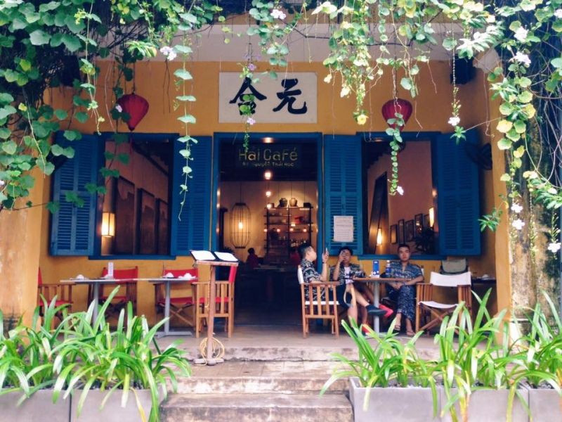 Thưởng thức cà phê ở phố Hội lại đem đến cho bạn cảm giác thật khác lạ