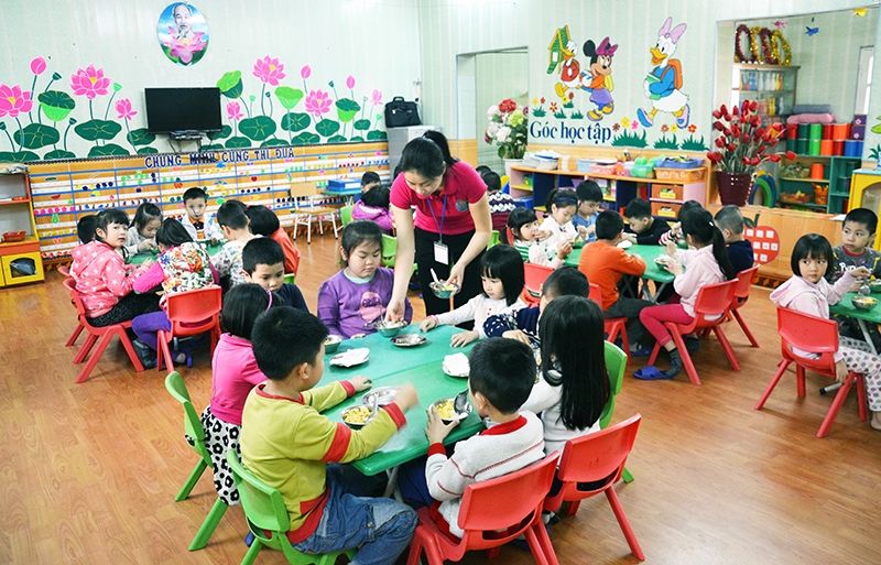Tình huống khó xử: Trẻ chỉ thích ăn cơm với canh