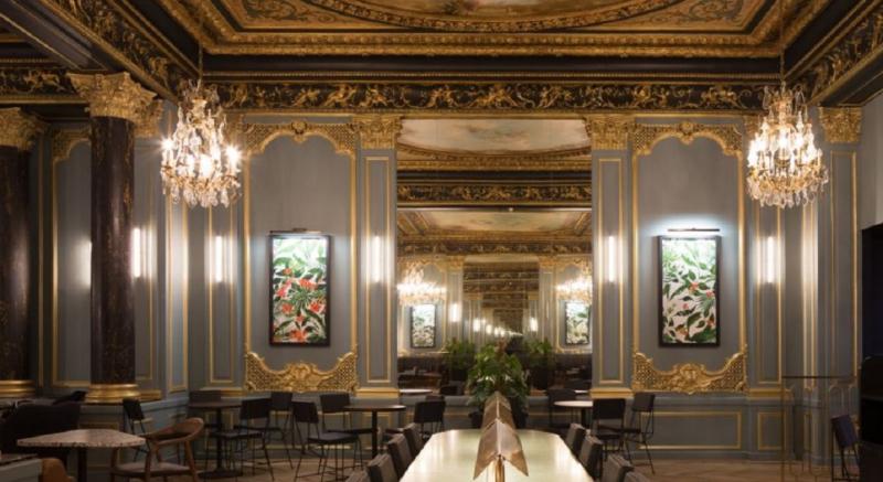 Starbucks Capucines ở Paris, Pháp