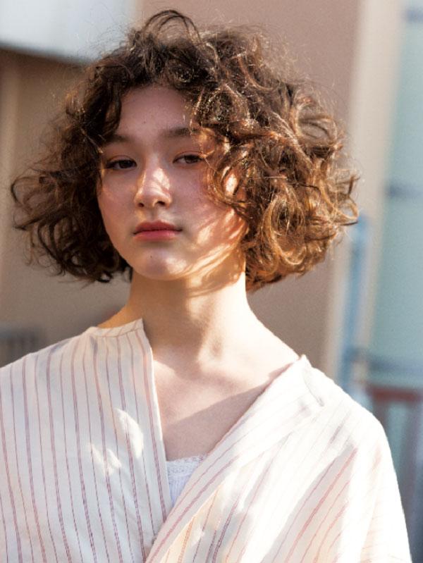 Tóc ngắn xoăn xù mì
