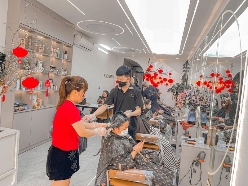 Toni Luyện Hair Salon