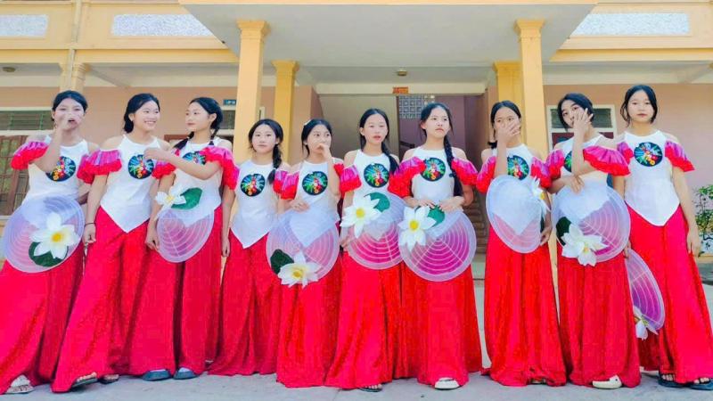 Trang Phục Biểu Diễn Kim Liên