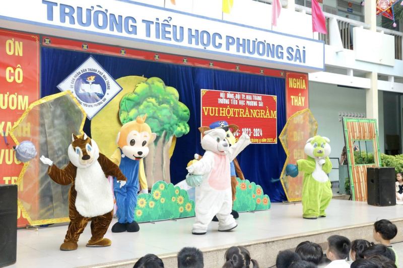 Trang phục biểu diễn Tuổi Ngọc