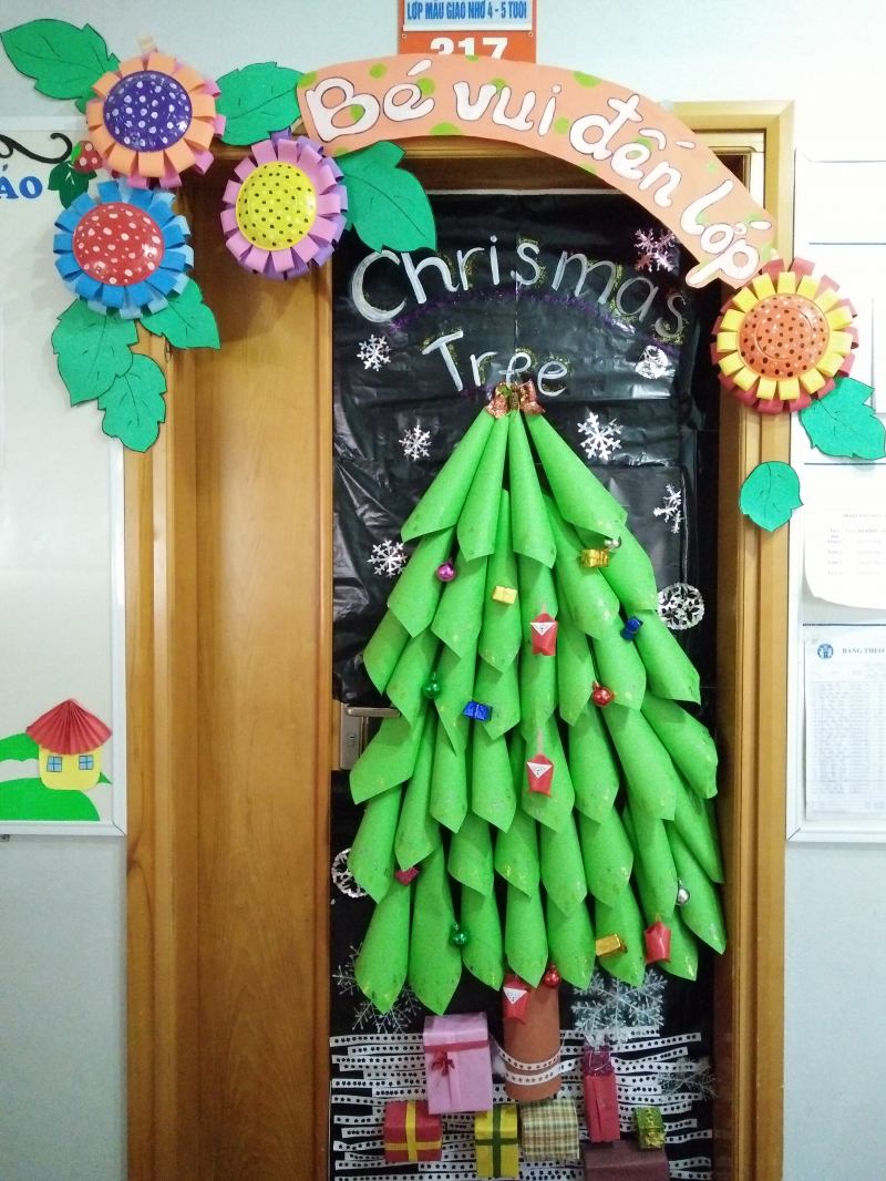 Trang trí Noel cho cửa lớp mầm non