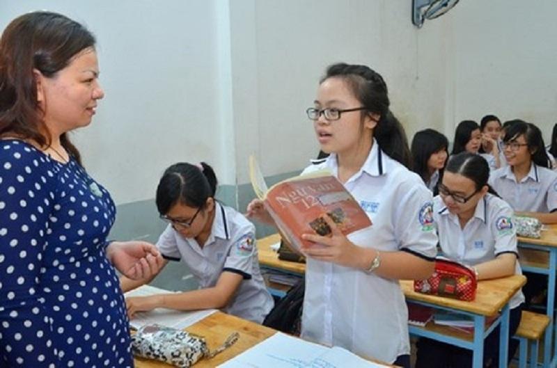 Học sinh trả lời câu hỏi của giáo viên,.