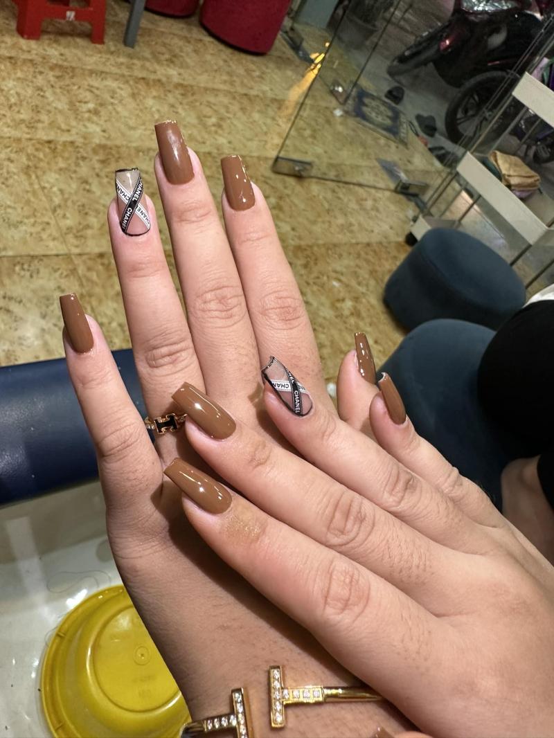 Trinh nail