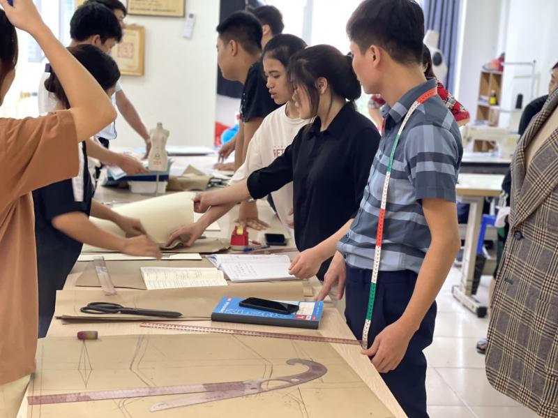 Trung tâm dạy cắt may Vest Nguyễn