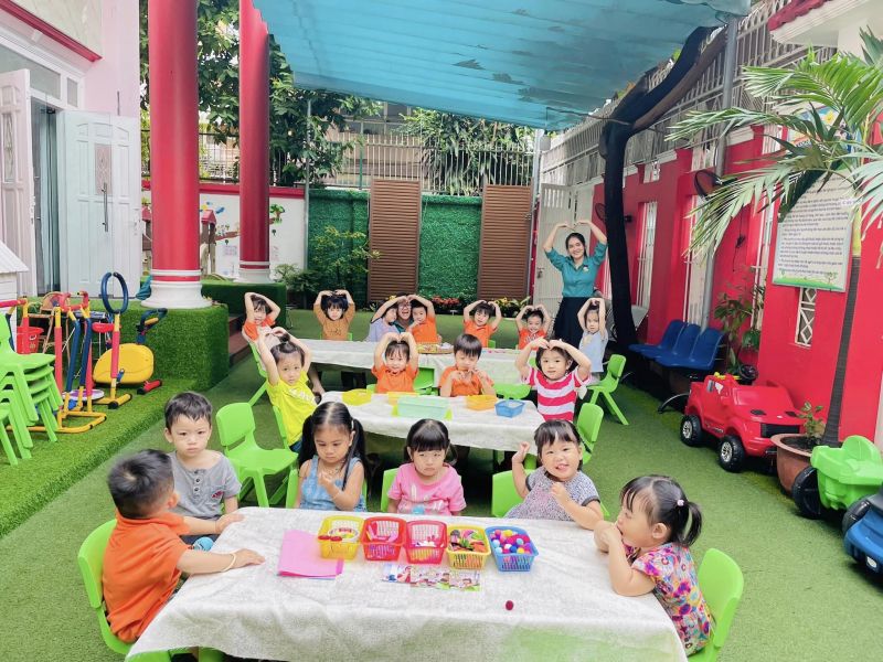 Trường Mầm Non Phát Triển Châu Á - ADES thường xuyên tổ chức các hoạt động vui chơi để các bé giao lưu bạn bè, tự tin và cởi mở hơn