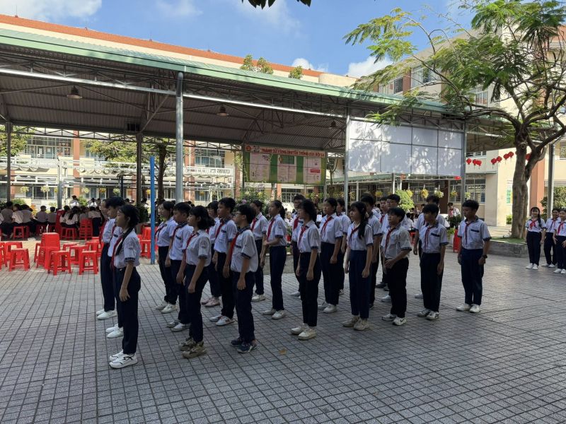 Trường THCS Đông Hoà