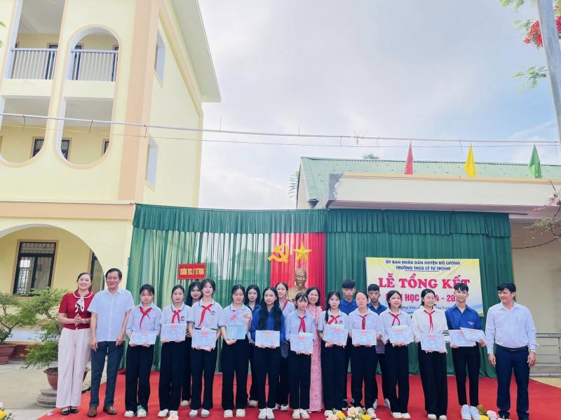 Trường THCS Lý Tự Trọng