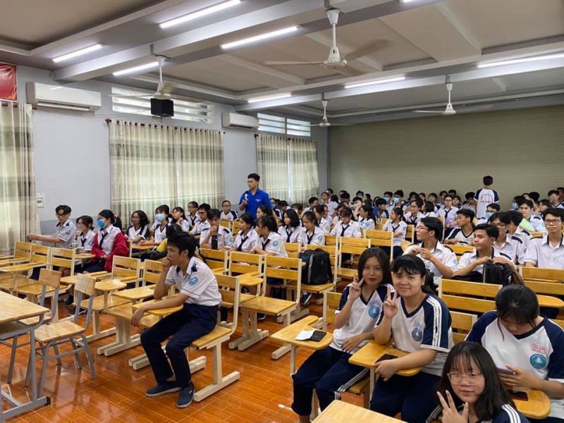 Trường THPT Bà Điểm