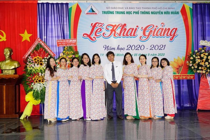 Trường THPT Nguyễn Hữu Huân