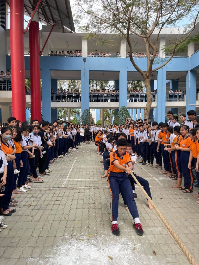 Trường THPT Nguyễn Hữu Tiến