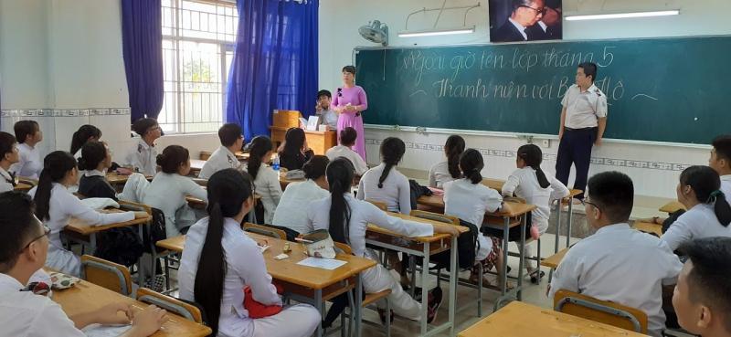 Trường THPT Phạm Văn Sáng