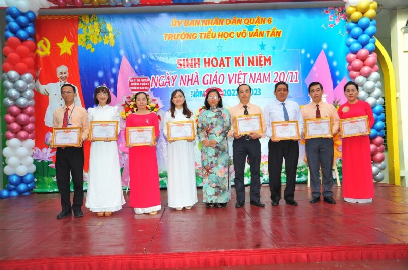 Sinh hoạt kỉ niệm Ngày Nhà giáo Việt Nam 20/11