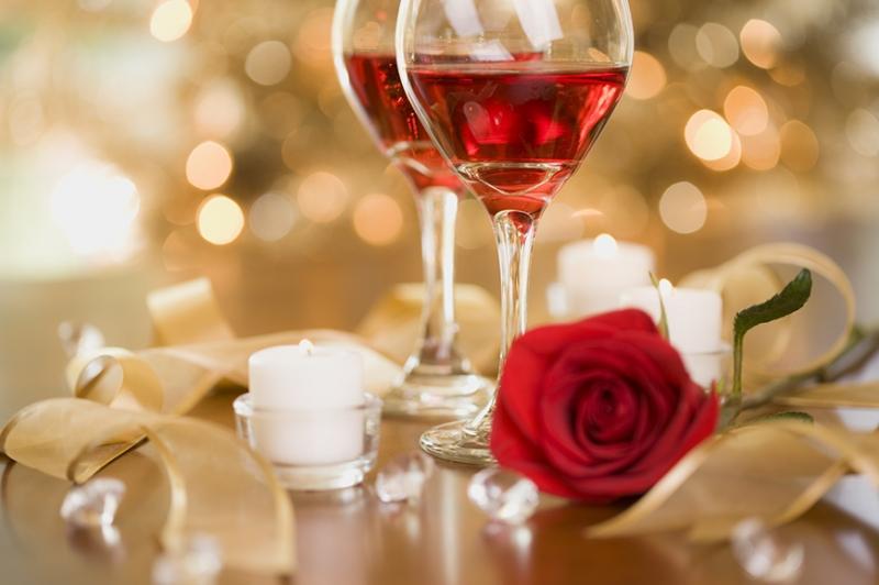 Ở Úc, bạn có thể đón Valentine bên những người thân hoặc bạn bè và tặng quà cho nhau.