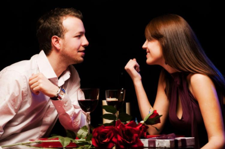 Ở Úc, bạn có thể đón Valentine bên những người thân hoặc bạn bè và tặng quà cho nhau.