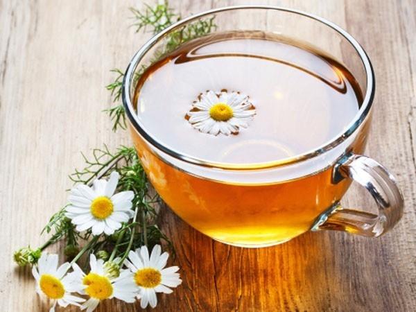 Trà hoa cúc có tác dụng rất tốt chống lại mất ngủ