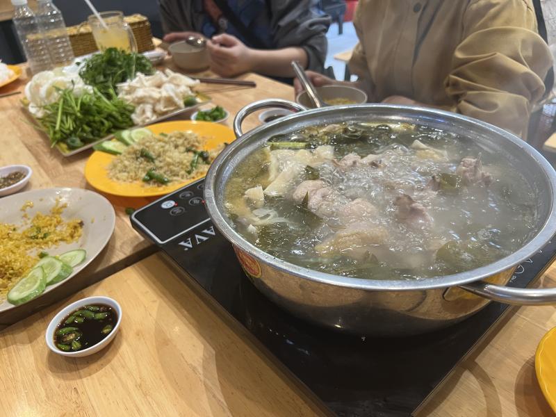 Vạn Quán - Lẩu Gà Lá É