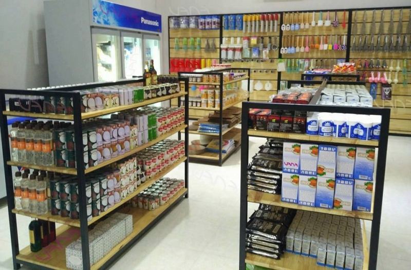 Một góc nhỏ đầy ắp đồ trong cửa hàng