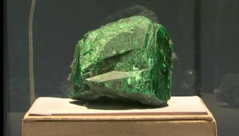 Viên ngọc lục bảo lớn nhất từng được tìm thấy từ Brazil