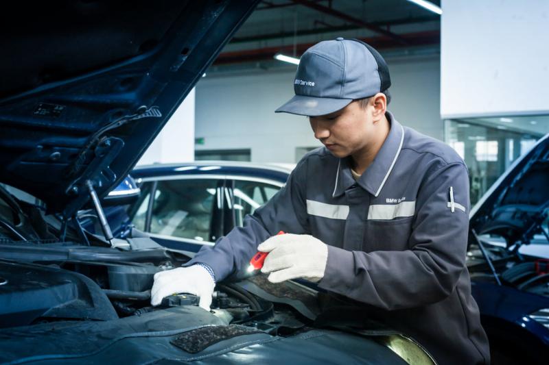 Xưởng dịch vụ sửa chữa BMW tại Showroom BMW Long Biên